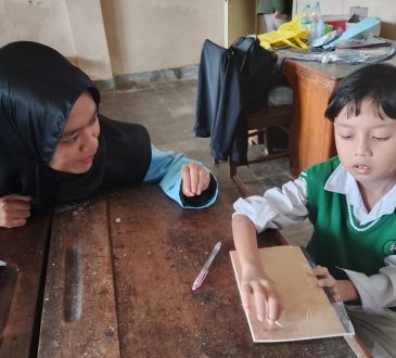 Penelitian LPPM Unisba Tentang Pola Komunikasi dan Pengembangan Kosakata Dasar Anak Autis di SLB C Cipaganti