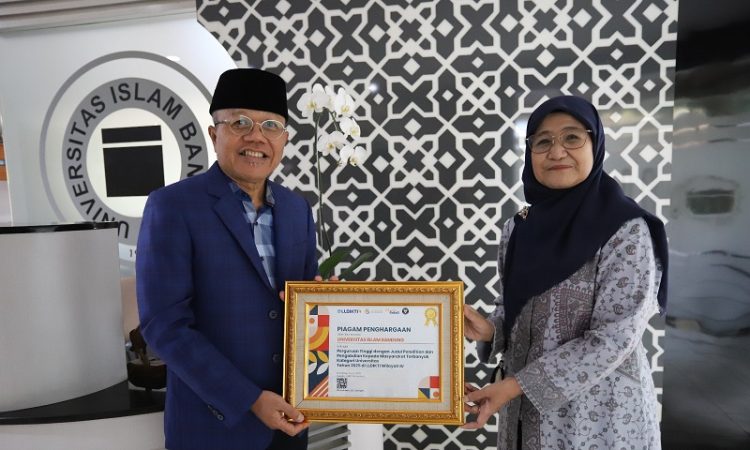 Unisba Catat Sejarah Baru, Raih Penghargaan sebagai Kampus dengan Usulan Riset dan PkM Terbanyak Tahun 2025 dari LLDIKTI Wilayah IV