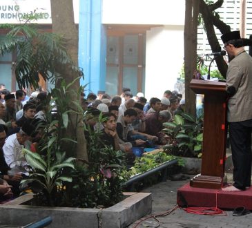 Prof. Harits Nu’man Sampaikan Makna Kurban Saat Jadi Khatib Iduladha di Unisba