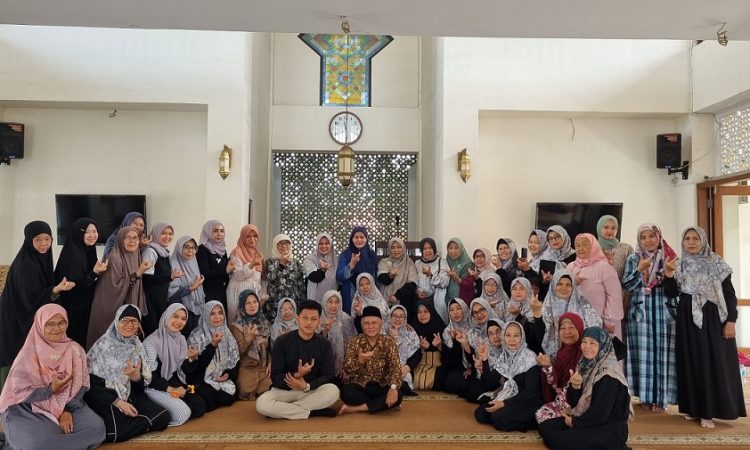 Unisba Gelar PKM Internasional: Penguatan Literasi Ekonomi Syariah di Era Digital pada Majelis Ta’lim Ekonomi Syariah Bandung