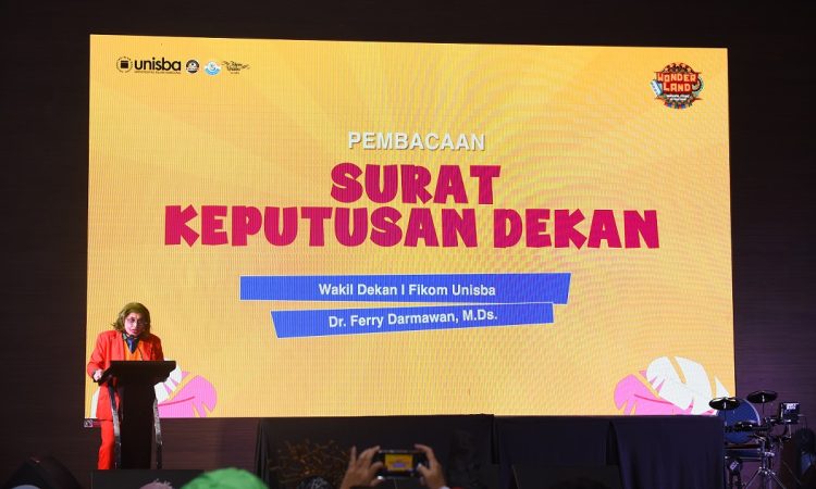 "Wonderland: Wonderful Future in Your Hand," Fikom Unisba Rayakan Pelepasan Lulusan Meriah