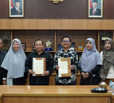 FTK Unisba dan FKIP UHamka Resmi Berkolaborasi: Sinergikan Tri Dharma, Dukung Kampus Berdampak, dan Perluas Jejaring Global