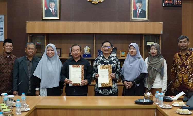 FTK Unisba dan FKIP UHamka Resmi Berkolaborasi: Sinergikan Tri Dharma, Dukung Kampus Berdampak, dan Perluas Jejaring Global