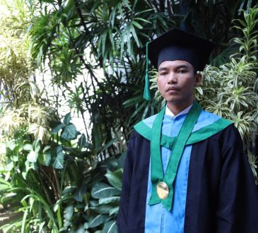 Amin Rasyid: Hafidz 30 Juz, Wisudawan Tuna Netra Unisba yang Pantang Menyerah