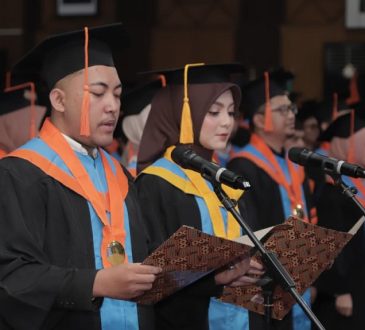 Unisba Kukuhkan 1.700 Lulusan dalam Wisuda Gelombang II Tahun Akademik 2024/2025
