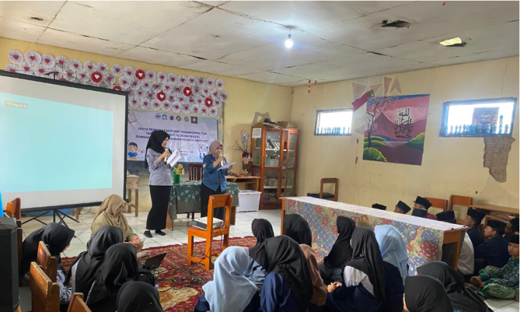 Tim PkM FK Unisba Tingkatkan Pengetahuan PHBS untuk Tekan Penyebaran Skabies di Ponpes Baitur Rohman