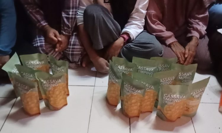 Inovasi Usaha Kader PKK Cibeureum Wetan Cimalaka Sumedang: Emping Singkong Sangrai