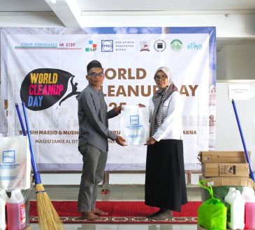 Unisba dan Apindo Bekasi Dorong Gerakan Desa Bersih, Satukan Misi Lingkungan dan SDGs di World Clean Up Day 2025