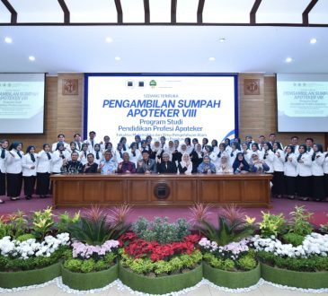 43 Apoteker Baru Unisba Resmi Dilantik, Prosesi Sumpah Profesi Teguhkan Komitmen Islami