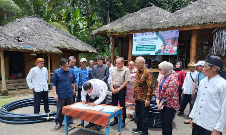 Unisba Gelar PKM di Kampung Adat Kuta: Masyarakat Dilatih Tata Kelola Air Bersih dan Mitigasi Kebakaran