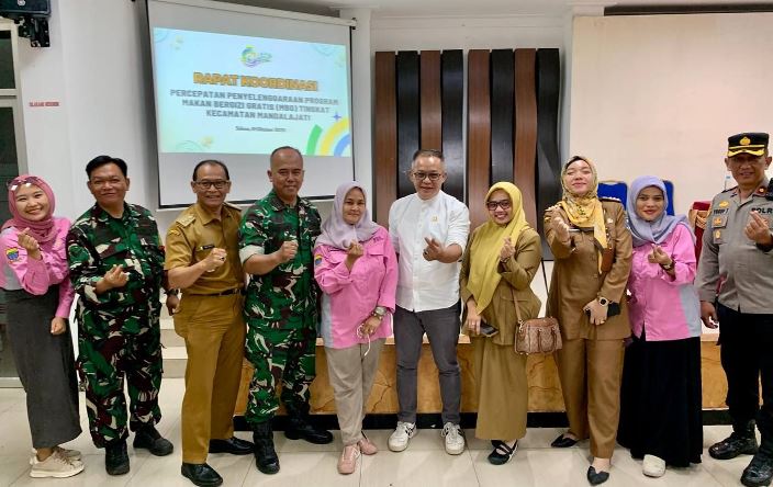 KET: Anggota Komisi II DPRD Kota Bandung Asep Robin, S.H., M.H., menjadi narasumber pada BImtek Perkoperasian bagi Pengurus Kelurahan Koperasi Merah Putih (KKMP), di Hotel Savoy Homann, Rabu, 15 Oktober 2025. Robby/Humpro DPRD Kota Bandung.