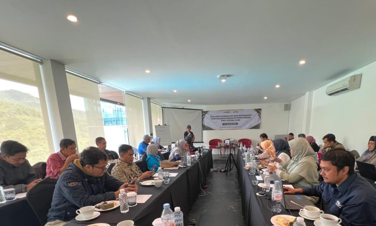 PWK Unisba Gelar Workshop Evaluasi Kurikulum dan Penyusunan Roadmap 2025
