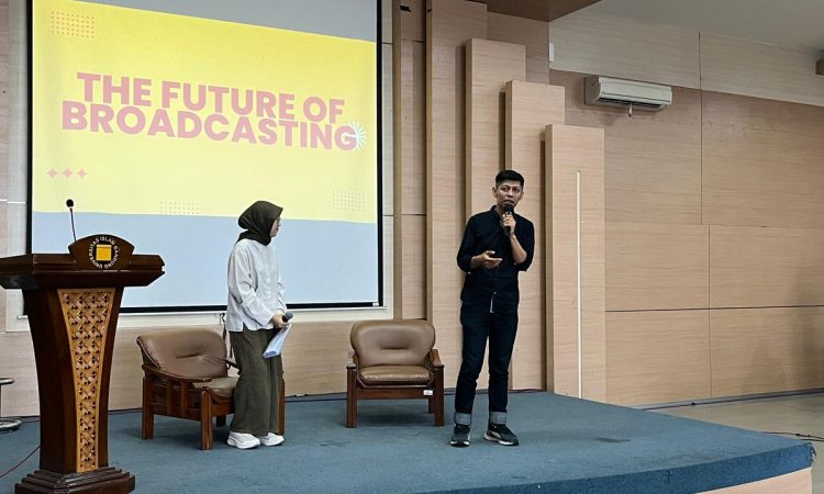 Fikom Unisba dan Voks Radio Sinergi Hadirkan “Creative Waves”, Kupas Inovasi dan Masa Depan Industri Broadcasting
