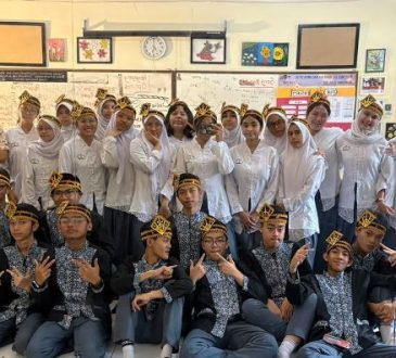 Sejumlah siswa-siswi SMAN 3 Bandung giat berlatih untuk meriahkan Inspiratios Day dan Gelaran Budaya, Sabtu-Minggu (18-19/.10/2025)