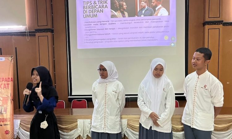 Abdimas Tel-U Dorong Siswa SMKN 5 Bandung Berani Bicara di Depan Publik Lewat Seminar “Speak to Lead”