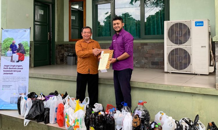 FTK Unisba Wujudkan Kepedulian Lingkungan, Serahkan Minyak Jelantah ke BMM Lewat Gerakan Go Green Campus