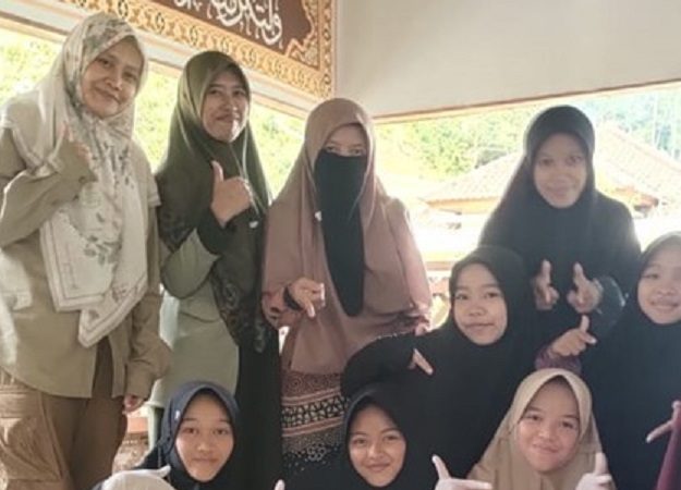 Dosen FK Unisba Berdayakan Dokter Alumni untuk Basmi Skabies di Pesantren Ciamis