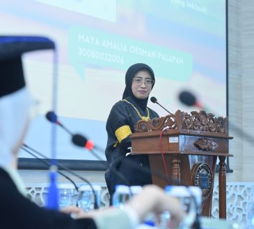 Dosen Fikom Unisba, Maya Amalia Oesman Palapah, Raih Gelar Doktor Ilmu Komunikasi dengan Predikat Pujian