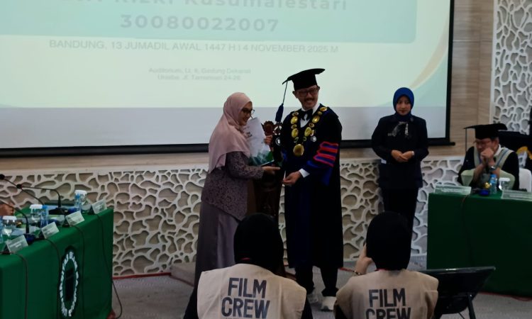 Ratri Rizki Kusumalestari Sandang Gelar Doktor Ilmu Komunikasi Unisba, Kupas Perilaku Media Gen Z dalam Menghadapi Hoaks