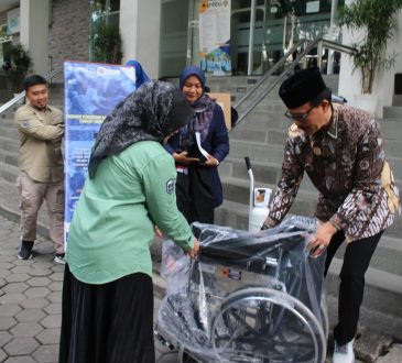 Rektor Unisba Berangkatkan Tim PKM Tanggap Darurat Bencana ke Sumatera Barat