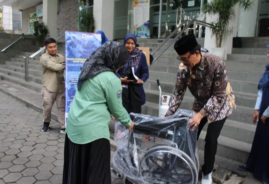 Rektor Unisba Berangkatkan Tim PKM Tanggap Darurat Bencana ke Sumatera Barat