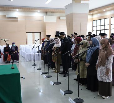 Unisba Resmikan 59 Pejabat Struktural Baru
