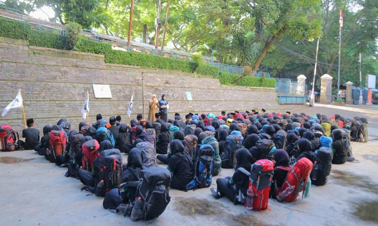 Ratusan Mahasiswa FTK Unisba Jalani Latihan Kepemimpinan di Kiarapayung