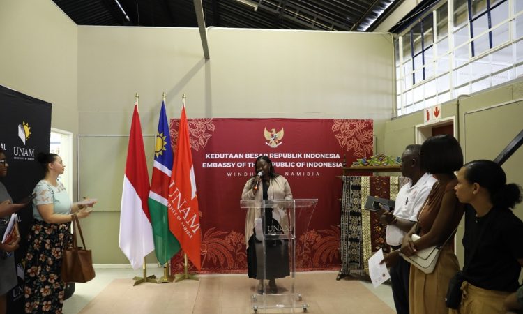 KBRI Windhoek Pererat Diplomasi Budaya Lewat Workshop Tenun Wastra Nusantara di Dua Kota Namibia