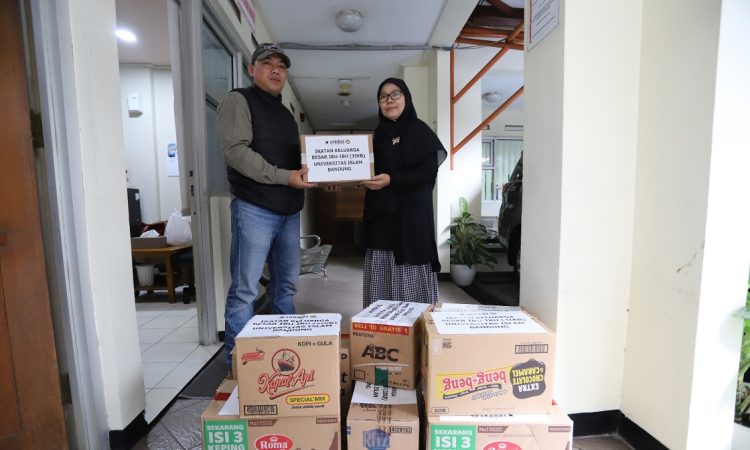 Peduli Kemanusiaan, 3IKB Unisba Salurkan Bantuan untuk Korban Longsor Cisarua KBB