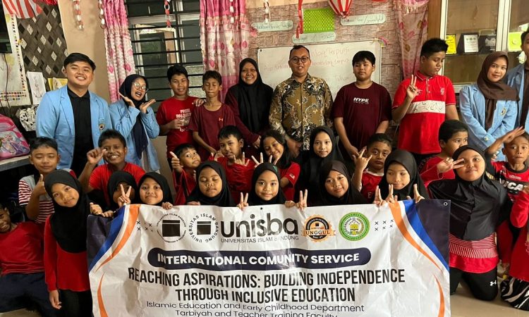 Fakultas Tarbiyah dan Keguruan (FTK) Universitas Islam Bandung (Unisba) kembali menunjukkan komitmennya dalam menjalankan pengabdian kepada masyarakat melalui pelaksanaan Program Pengabdian kepada Masyarakat (PKM) Internasional di Malaysia. Kegiatan ini menjadi bentuk kontribusi nyata FTK Unisba dalam mendukung pemenuhan hak pendidikan anak-anak Indonesia yang menetap di luar tanah air.