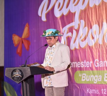 108 Lulusan Fikom Unisba Resmi Dilepas pada Gelombang I 2025/2026, Tema “Bunga Bersemi” Jadi Simbol Kematangan Akademik