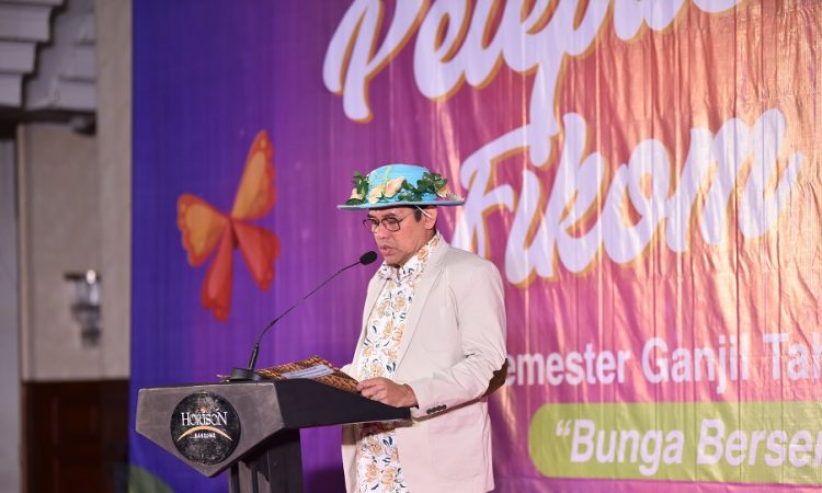 108 Lulusan Fikom Unisba Resmi Dilepas pada Gelombang I 2025/2026, Tema “Bunga Bersemi” Jadi Simbol Kematangan Akademik