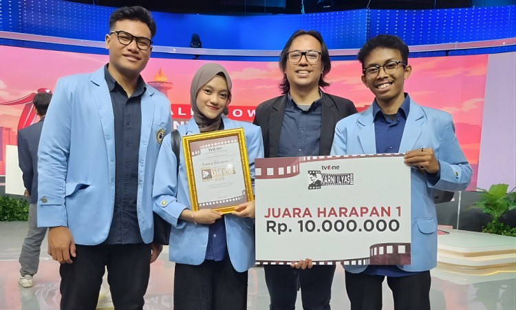 Mahasiswa Fikom Unisba Raih Juara Harapan 1 di Karni Ilyas Award 2025, Video tentang Media Cetak Tayang di Tv One