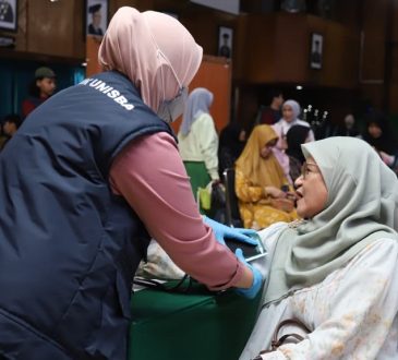 UPT Klinik Unisba Selenggarakan Bakti Sosial Kesehatan bagi Masyarakat Sekitar