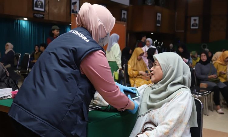 UPT Klinik Unisba Selenggarakan Bakti Sosial Kesehatan bagi Masyarakat Sekitar