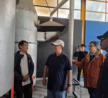 Rektor Unisba dan Sekda Jabar Tinjau Progres Reaktor Plasma Dingin di TPS Berbudaya Arcamanik
