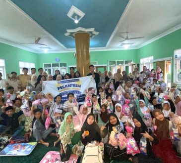 Dana Umat Mengalir: BMU Unisba Ajak 28 Mahasiswa Penerima Beasiswa Berbagi Edukasi Ramadan dengan Anak-anak SD di Lembang