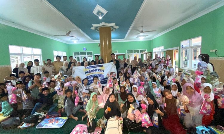 Dana Umat Mengalir: BMU Unisba Ajak 28 Mahasiswa Penerima Beasiswa Berbagi Edukasi Ramadan dengan Anak-anak SD di Lembang
