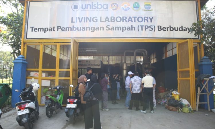 Rektor Unisba Dampingi Mendiktisaintek Tinjau Kinerja Reaktor Plasma Dingin di TPS Berbudaya Arcamanik