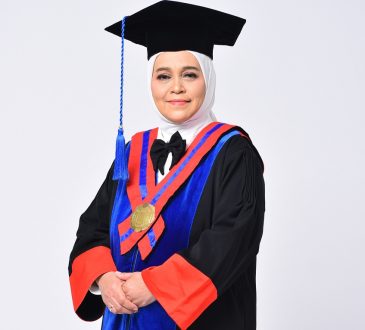 Jelang Pengukuhan Guru Besar, Prof. Dr. Dini Dewi Heniarti, S.H., M.Hum. Tunjukkan Keteguhan dalam Perjalanan Akademik