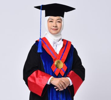 Prof. Dr. Ratna Januarita Jadi Guru Besar Baru di Unisba dengan Spesialisasi Hukum Kontrak