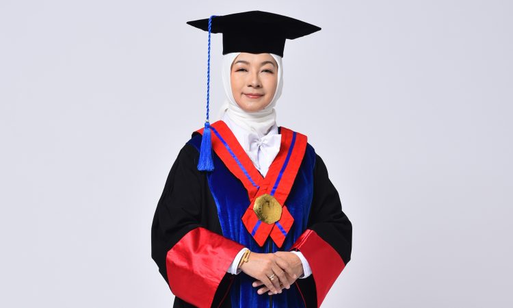 Prof. Dr. Ratna Januarita Jadi Guru Besar Baru di Unisba dengan Spesialisasi Hukum Kontrak