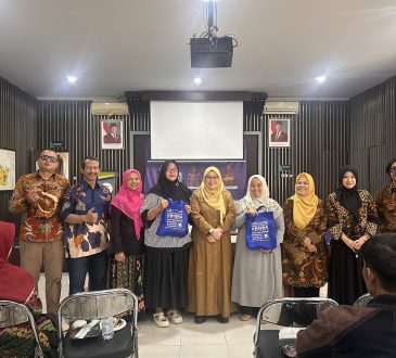 Unisba Perkuat Kompetensi Digital Marketing UMKM Sukasari Melalui Program PKM Berbasis Ekonomi Kreatif