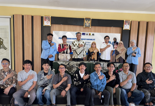 Tim PKM Unisba Dorong Pemberdayaan Komunitas Arsitek Desa Al Munawwar Citaman melalui Rancang Taman Bermain Ramah Anak