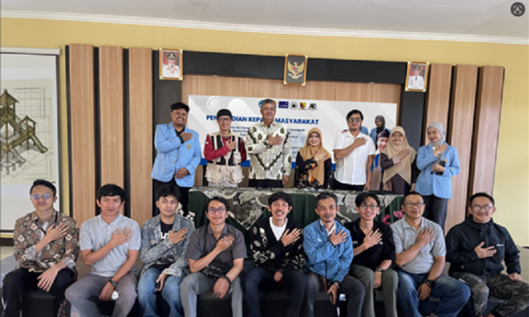 Tim PKM Unisba Dorong Pemberdayaan Komunitas Arsitek Desa Al Munawwar Citaman melalui Rancang Taman Bermain Ramah Anak
