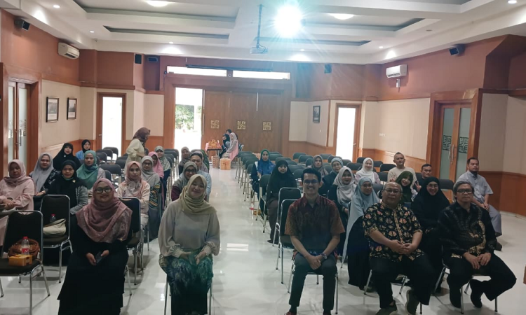 Fikom Unisba dan SMA PGII Bandung Perkuat Ketahanan Keluarga di Era AI Lewat Komunikasi Orang Tua dan Remaja