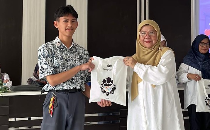 FEB Unisba Gelar Promosi Pendidikan di MAN 1 Cianjur, Bekali Siswa Wawasan Kuliah dan Karier