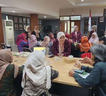 Lab Simulasi Fikom Unisba Gelar Pelatihan Public Speaking untuk Calon Kepala Sekolah Lansia se-Jawa Barat