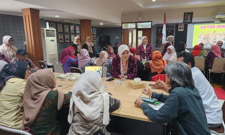 Lab Simulasi Fikom Unisba Gelar Pelatihan Public Speaking untuk Calon Kepala Sekolah Lansia se-Jawa Barat