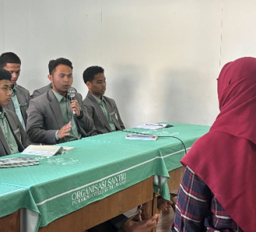 Tim PKM Fikom Unisba Dorong Santri Kenali Potensi Diri Melalui Biblioterapi Reflektif